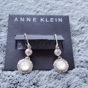 White pearl/silver earrings